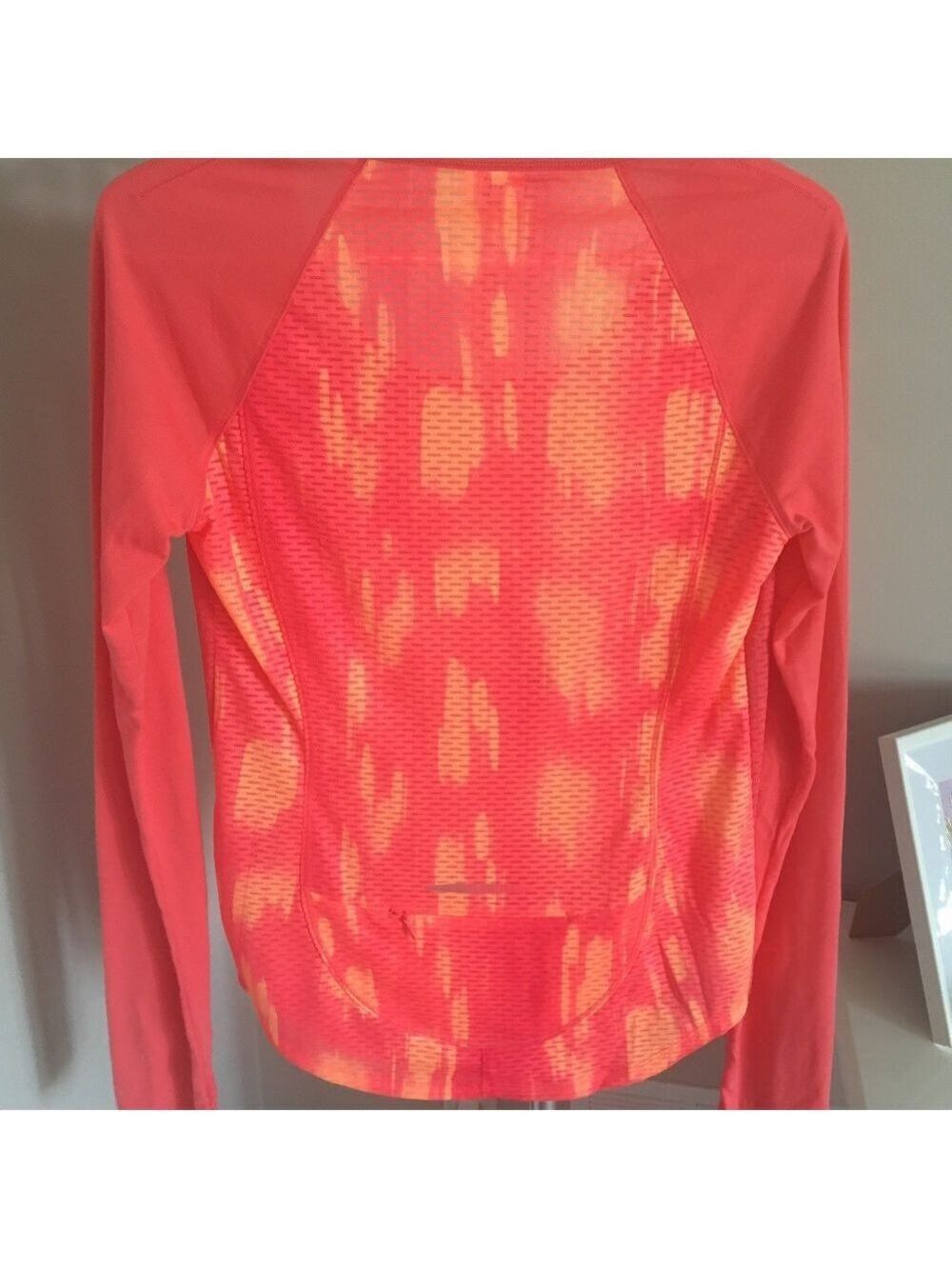 Under Armour, NWT, long sleeve shirt (size S) - Picture 2 of 4